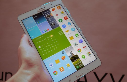 Samsung Galaxy Tab Pro 8 in hand